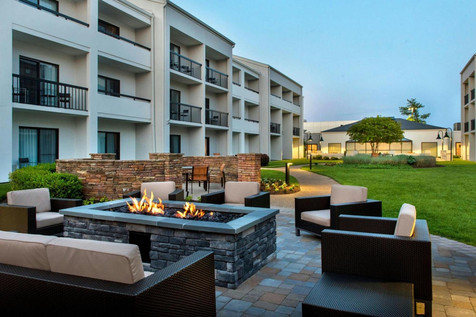 Courtyard By Marriott Silver Spring North/White Oak Екстер'єр фото