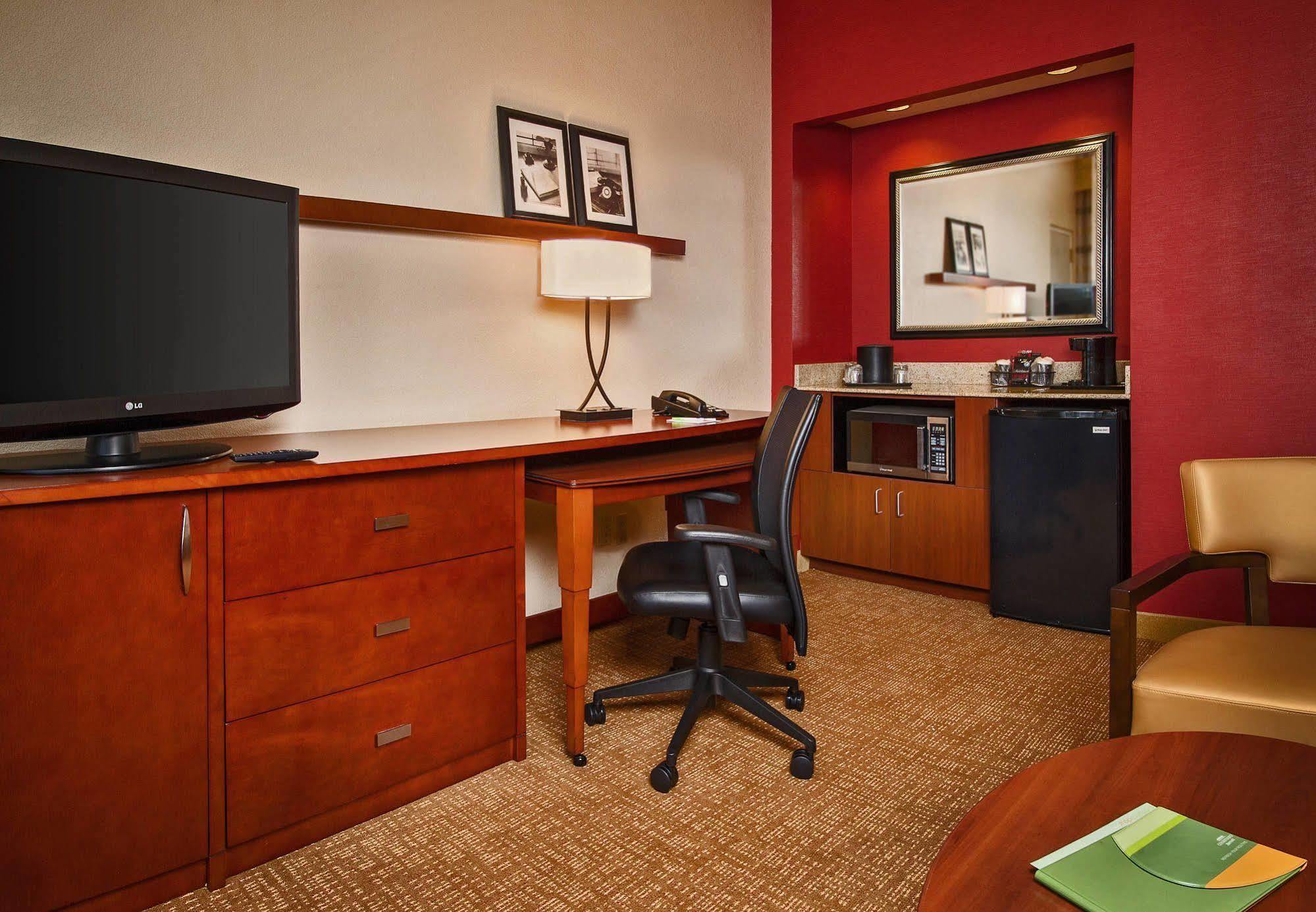 Courtyard By Marriott Silver Spring North/White Oak Екстер'єр фото